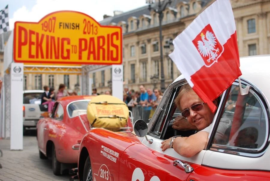 VI_k9kqTURBXy82M2E4MDE2ZmU2MmZlNDE3OWYwMzBjMWUzNGMxMjVjYi5qcGVnkZUCzQOYAMLD3gABoTAF Person image